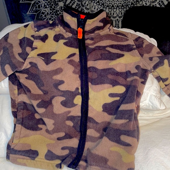 Carter’s size 4 camo fleece - Picture 1 of 2